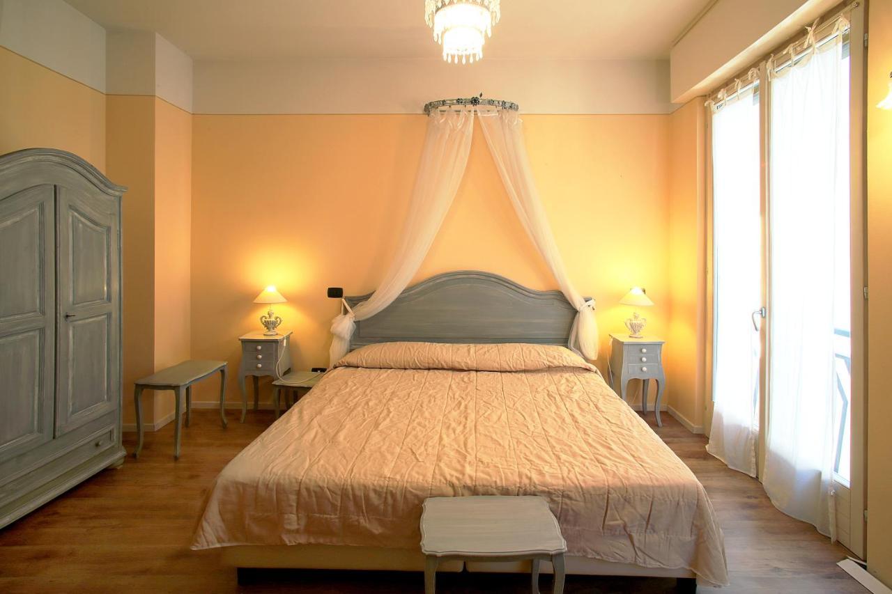 Appartamenti Piazza Umberto I Torri Del Benaco Esterno foto