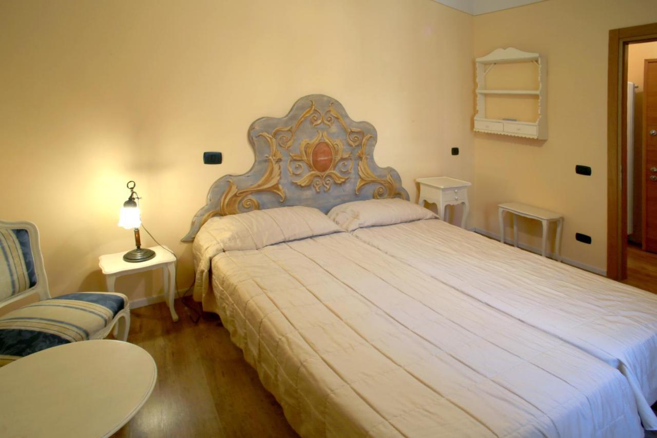 Appartamenti Piazza Umberto I Torri Del Benaco Esterno foto